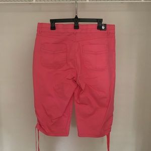 Gloria Vanderbilt Pants - Pink Capri Pants Gloria Vanderbilt Pants - Pink Capri Pants